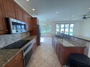 Building Photo - 2793 Shaughnessy Dr