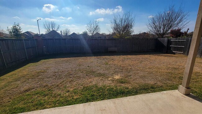 Building Photo - 242 Thornless Cir