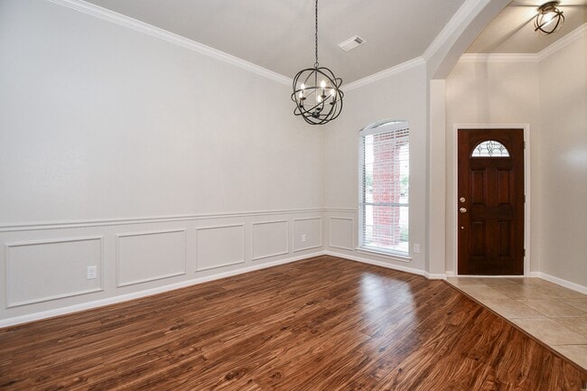 Building Photo - 802 Childers Ct