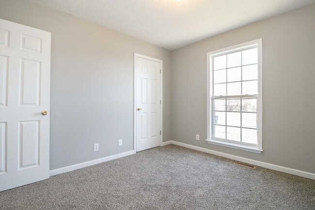 Building Photo - 245 Waterford Dr