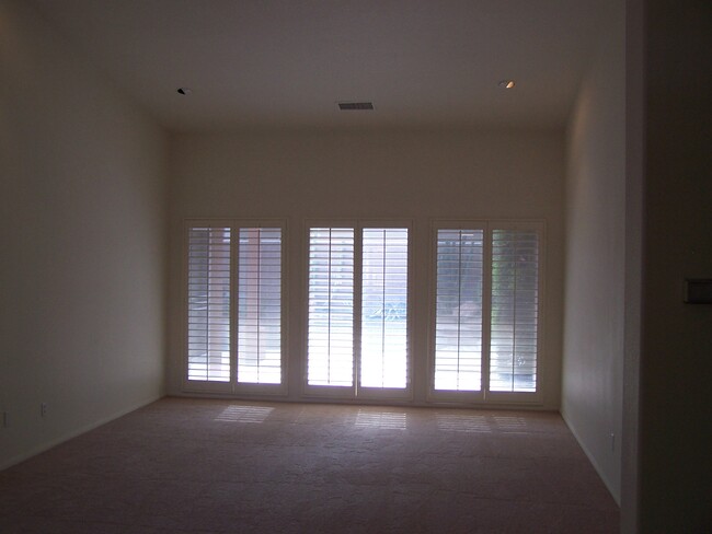 Living Room - 44425 Kings Canyon Ln