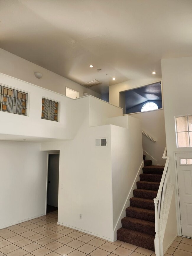 Building Photo - Spacious 4-Bedroom Home in a Prime Location