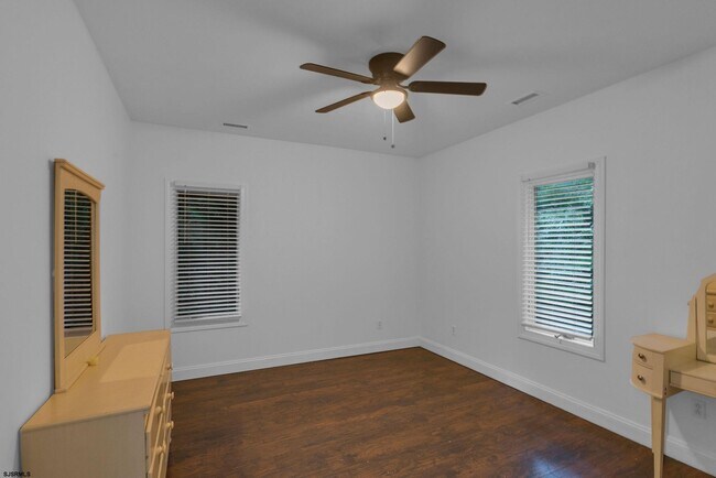 Building Photo - 209 Shady Knoll Ln