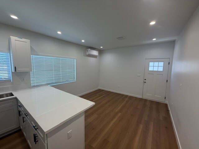 Building Photo - 1307 W 96th St