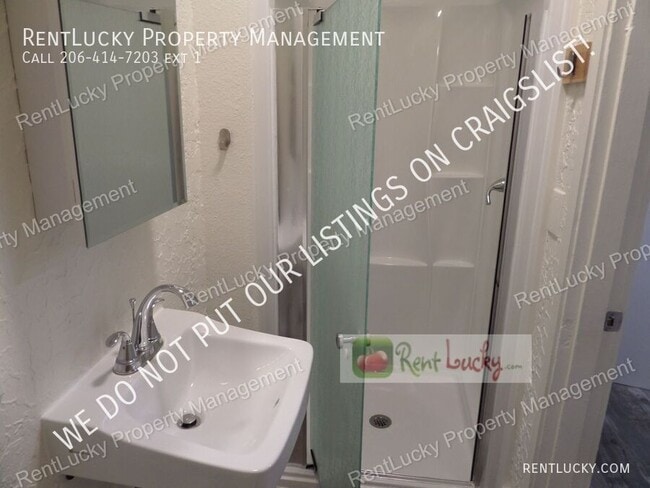 Building Photo - 2116 NE 85th St