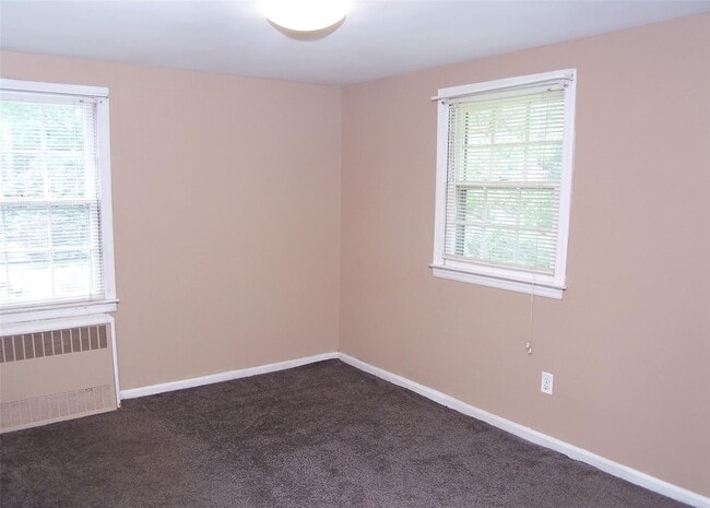 Building Photo - 152 W Yaphank Rd