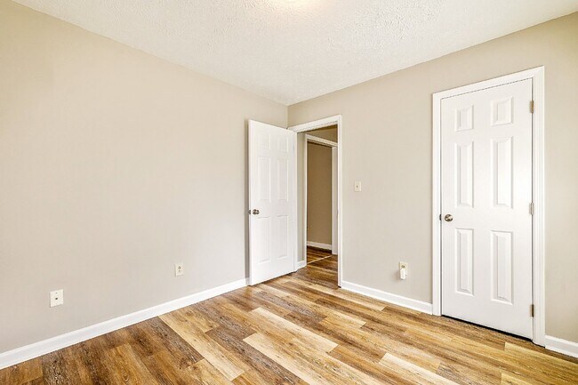 Building Photo - 3 Bed, 2 Bath Home with a Backporch Perfect for Watching Sunsets
