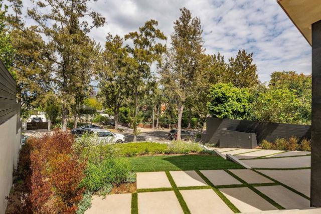 Building Photo - 1030 Centinela Ave