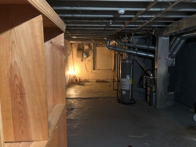 Building Photo - 3 Bedroom 1 bathroom in Baltimore City