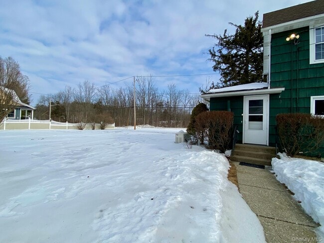 Building Photo - 42 Amity Rd