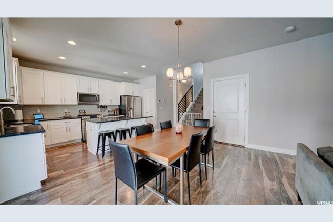 Building Photo - Beautiful 4 Bedroom Home in Midvale!