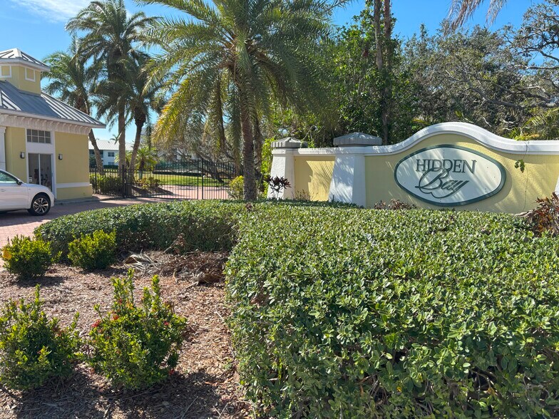 Gated Entrance - 260 Hidden Bay Dr