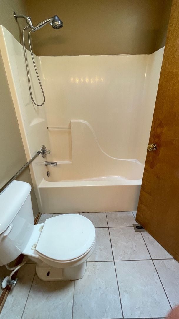 Building Photo - 3 Bedroom, 2 Bathroom with Vaulted Ceiling...
