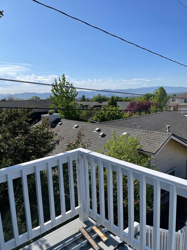 Building Photo - 2640 Emily St