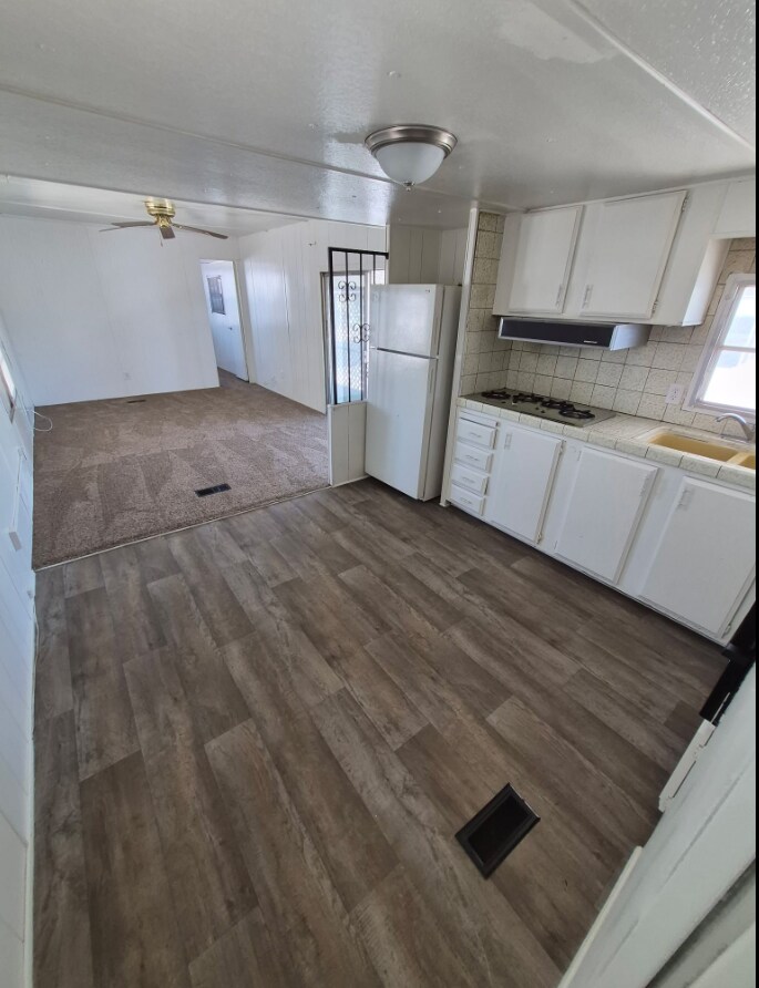 Building Photo - 3601 E Wyoming Ave