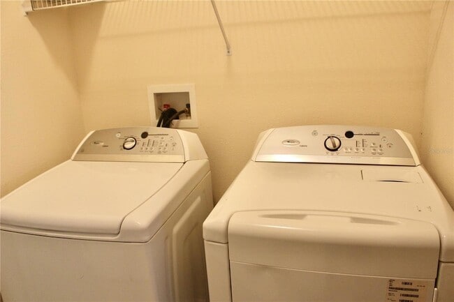 Building Photo - 810 Hillside Dr