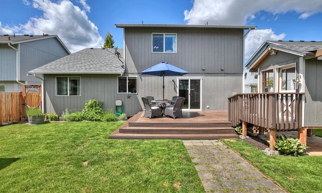 Building Photo - Beautiful Designer 3 bedroom home in Quiet...