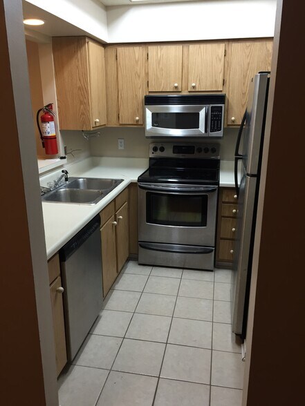 Building Photo - 14216 Woodlands Dr