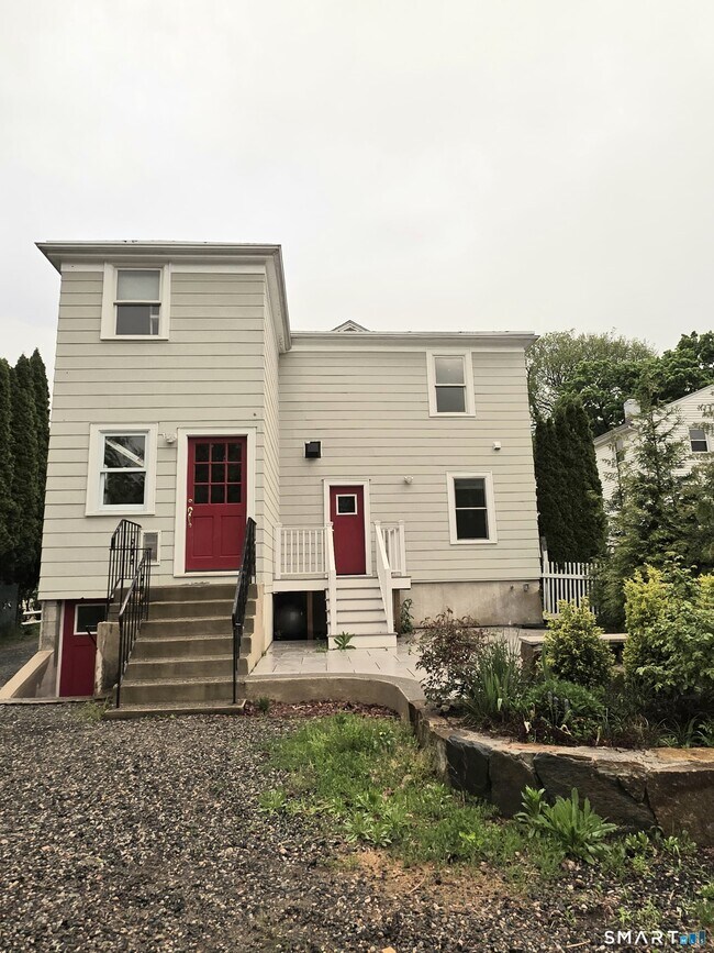Building Photo - 318 Grovers Ave