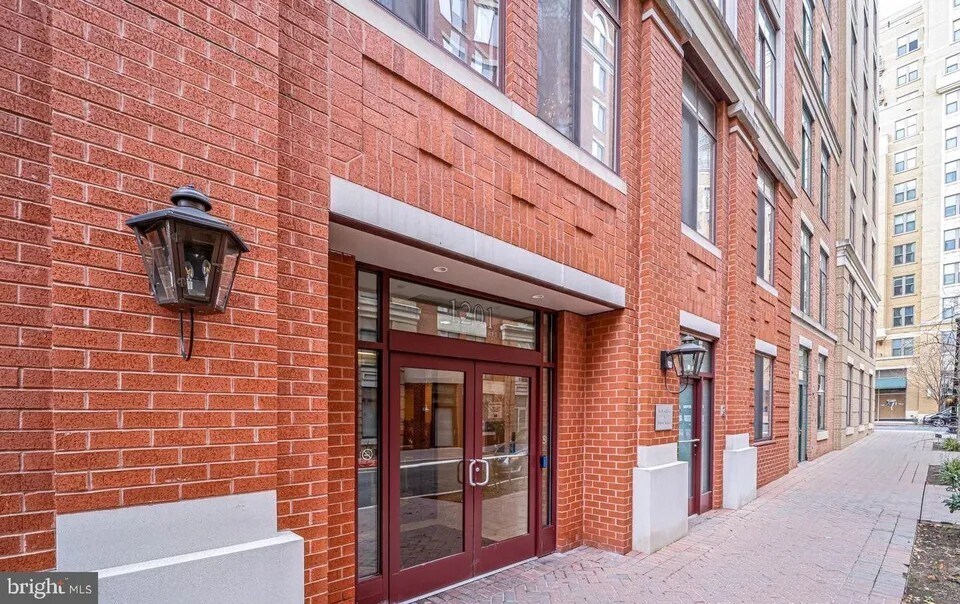Main Entry - 1201 N Garfield St