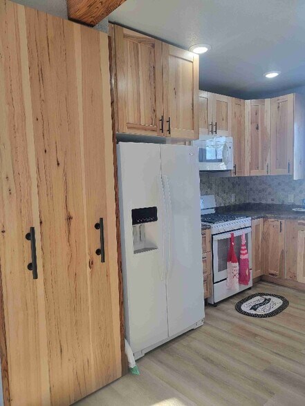 Building Photo - 103 1st St SE