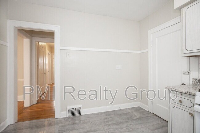Building Photo - 2129 Coventry Rd