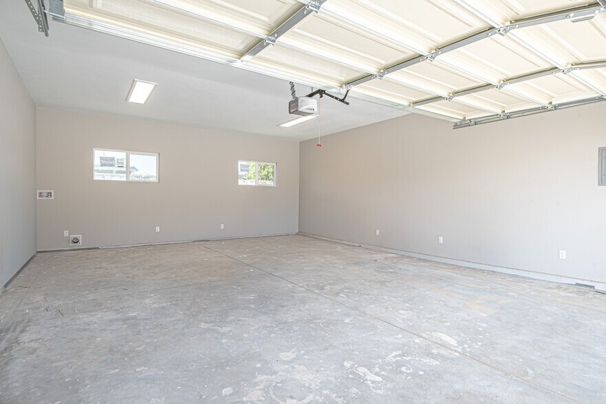 Building Photo - 1219 N Azusa Ave