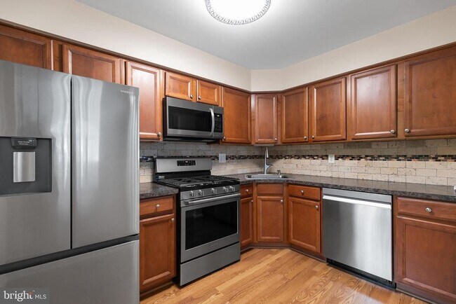 Building Photo - 5 Mill Run W