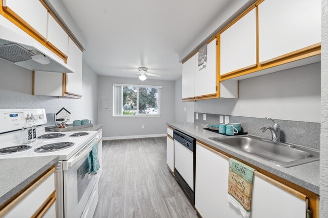 Building Photo - Crestbrook Apartments