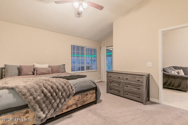 Building Photo - 11060 Wandering Oaks Dr