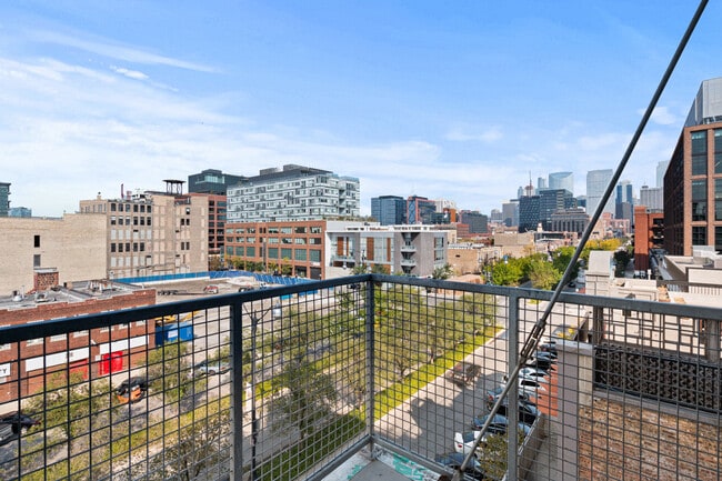 Building Photo - 1123 W Randolph St