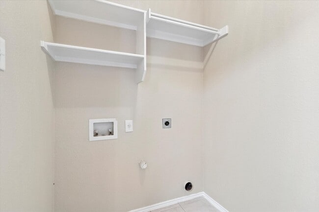 Building Photo - Spacious 3 Bedroom, 2 Bath on a Corner Lot