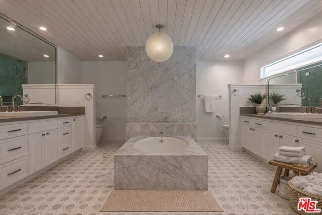 Building Photo - 9823 Cardigan Pl