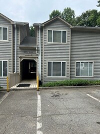 Building Photo - 6131 Old Plank Rd