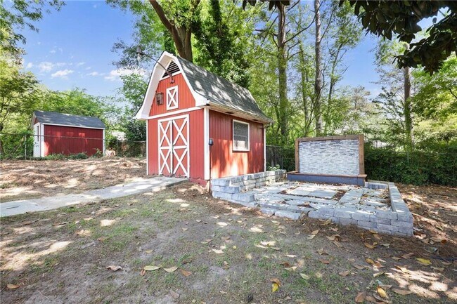 Building Photo - 2311 Robin Ln SE