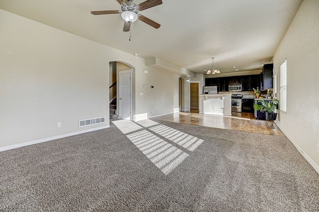 Building Photo - HUGE SIX (6!!!) BD HOME IN LORSON RANCH!