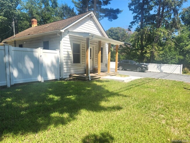 Building Photo - 807 Meadow Rd