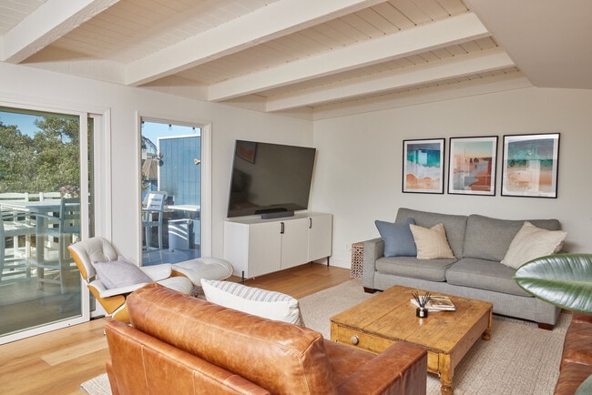 Building Photo - 14 Westwind St