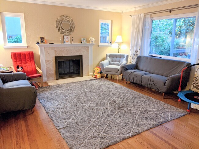 Building Photo - 3437 Gavota Ave