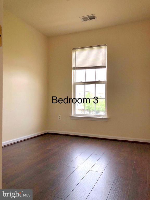 Building Photo - 549 Eisenhower Dr