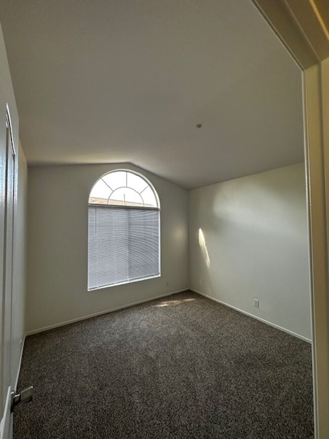 Building Photo - California Lighthouse! 3 bedroom Condo