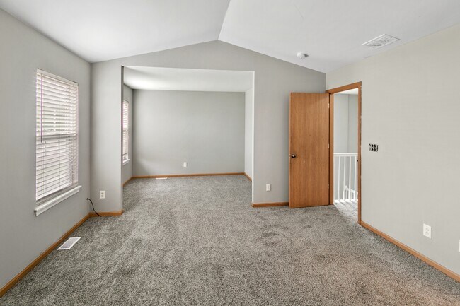 Building Photo - 678 Zachary Dr