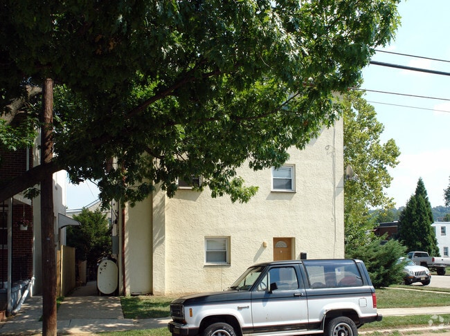 Building Photo - Hallowell Place