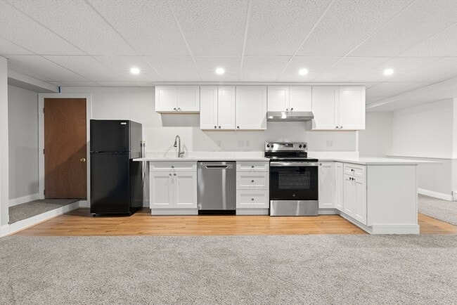 Building Photo - 10 Deer Hill Farm Rd