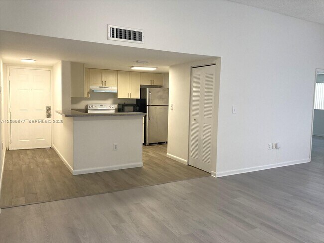 Building Photo - 9879 Nob Hill Ct