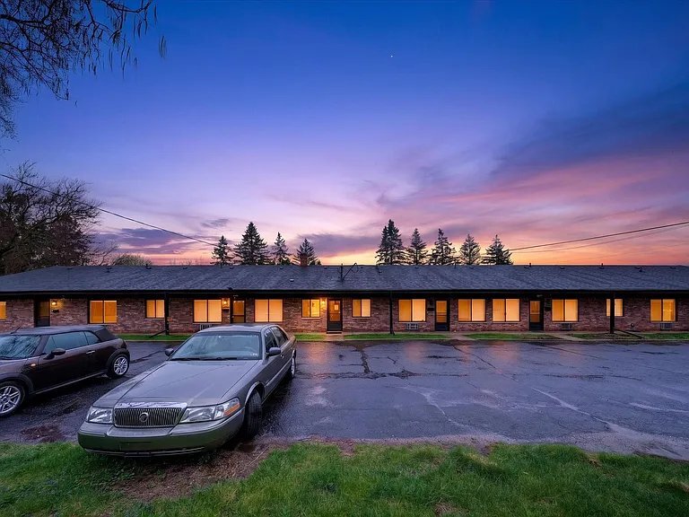 Building Photo - 151 E McHattie St