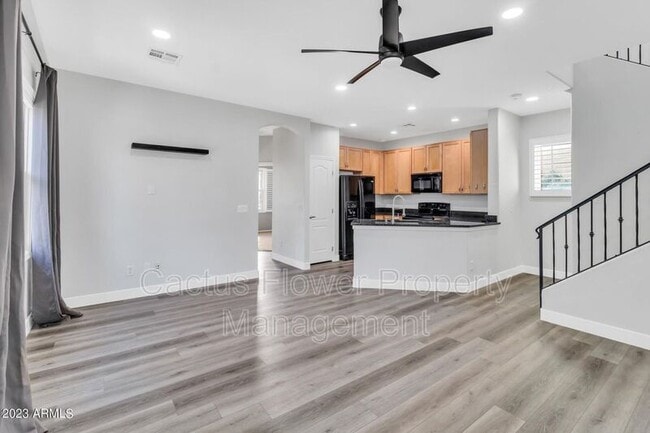 Building Photo - 5625 S 21st Pl