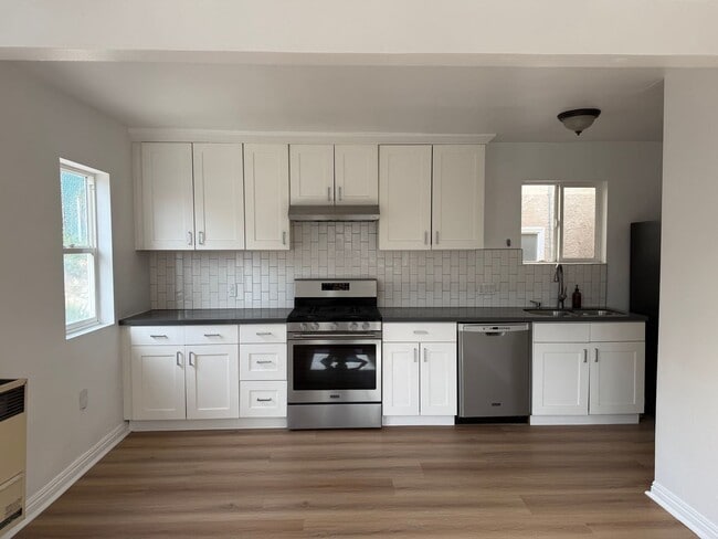 Building Photo - 241 N Ave 49