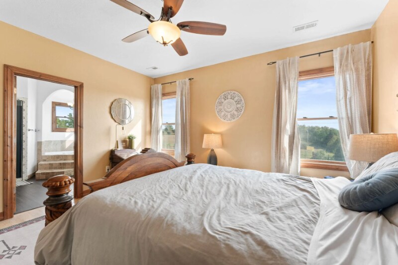 Building Photo - 710 Hilltop Vista Rd