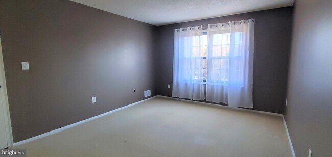 Building Photo - 18 Feiler Ct